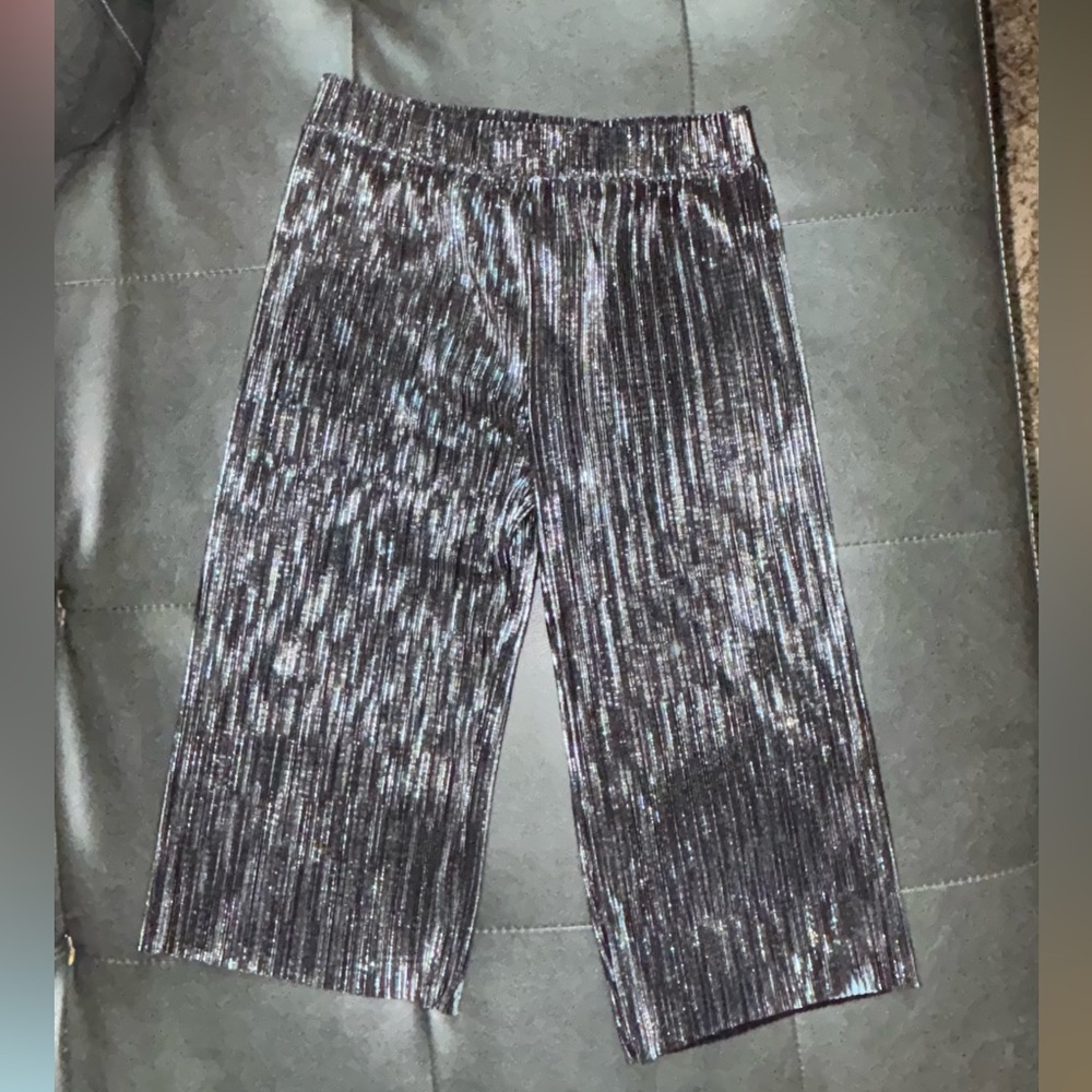 Old Navy Shimmer Pleated Metallic Wide-Leg Cropped Pants - Silver